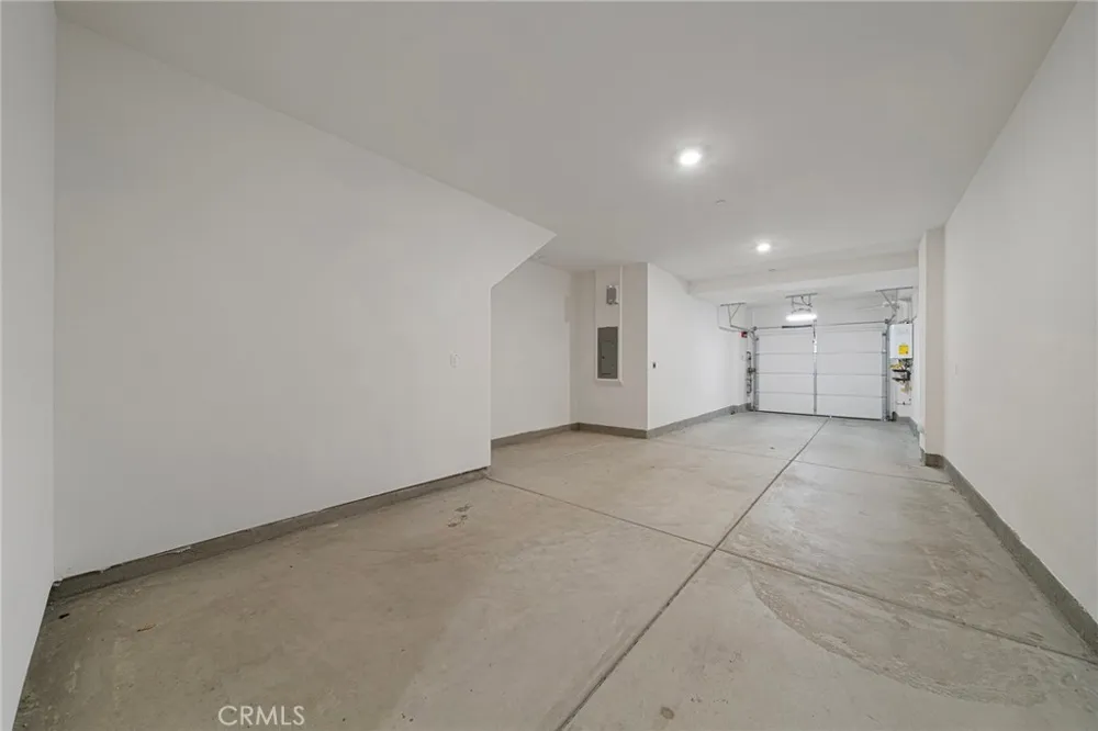 236 lockhart Way West Covina, CA 91790