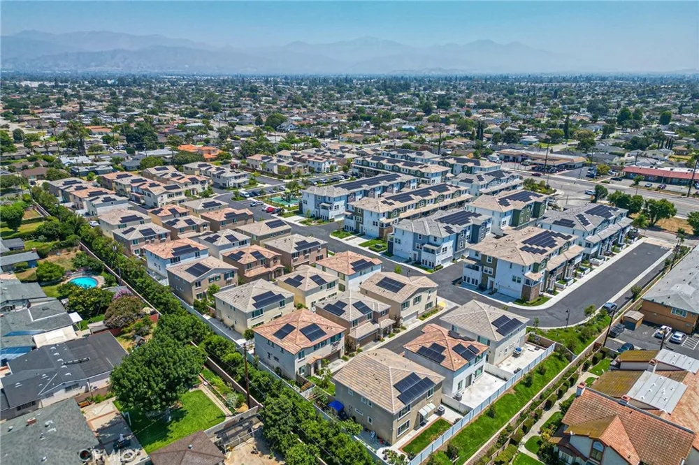 236 lockhart Way West Covina, CA 91790