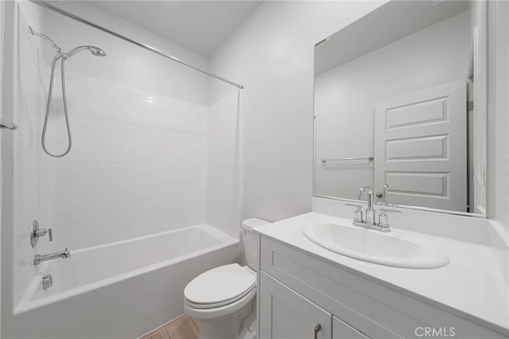 236 lockhart Way West Covina, CA 91790