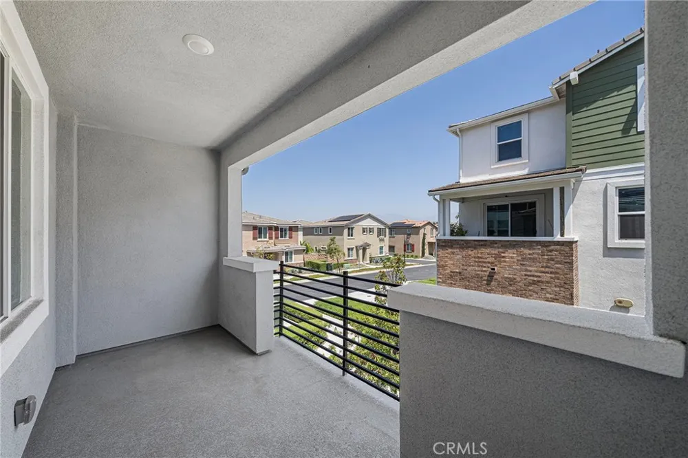 236 lockhart Way West Covina, CA 91790