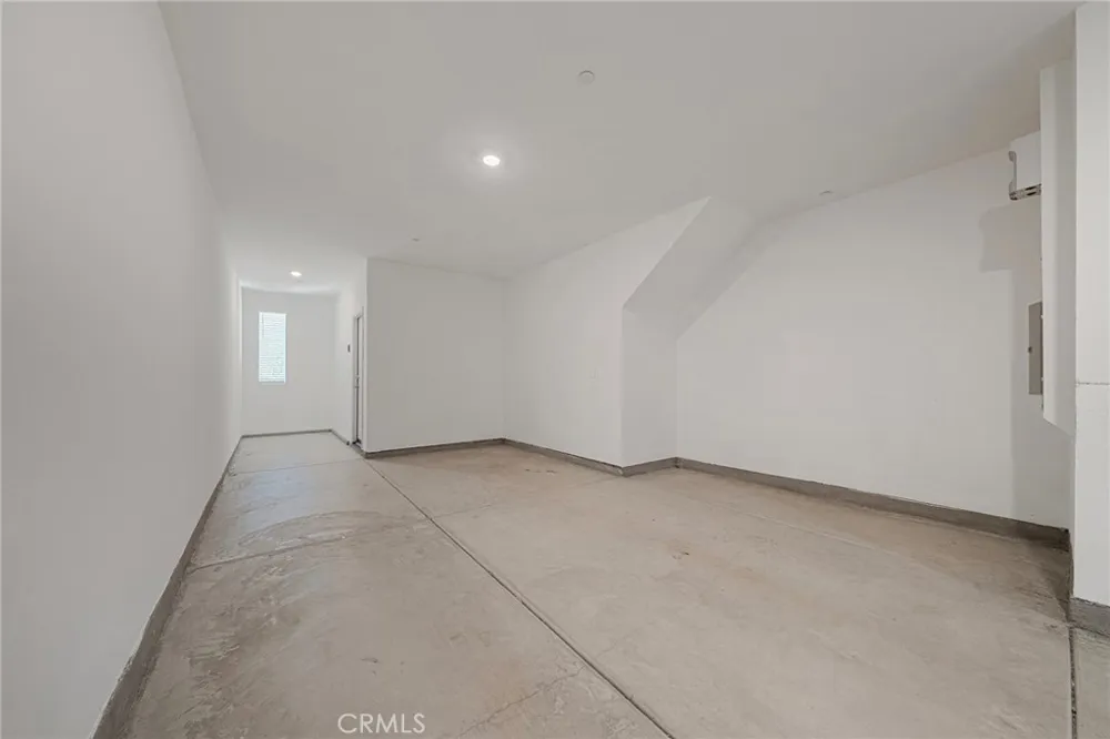 236 lockhart Way West Covina, CA 91790
