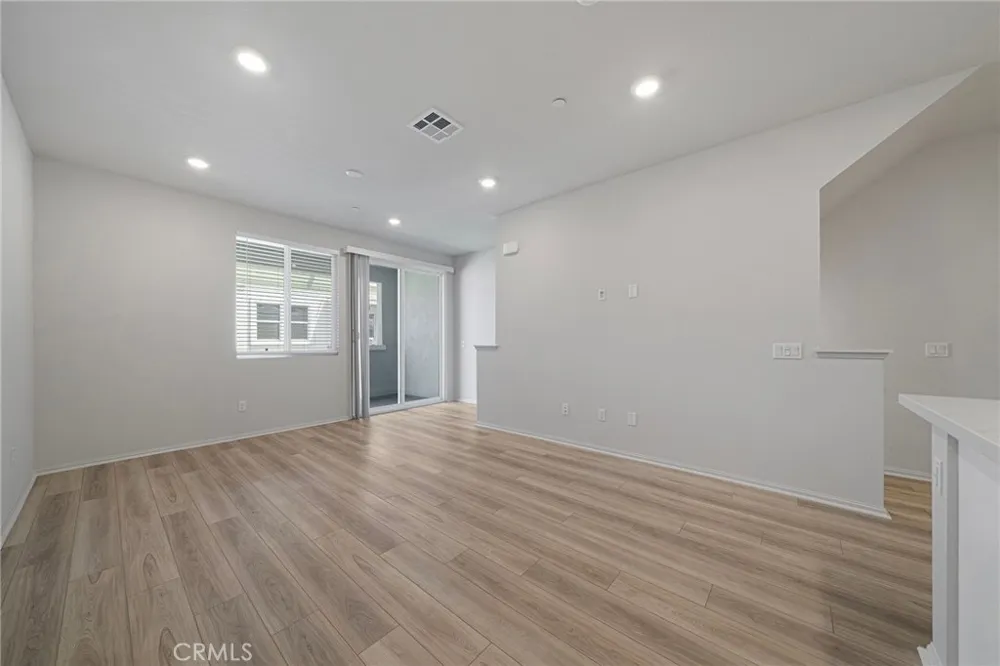 236 lockhart Way West Covina, CA 91790