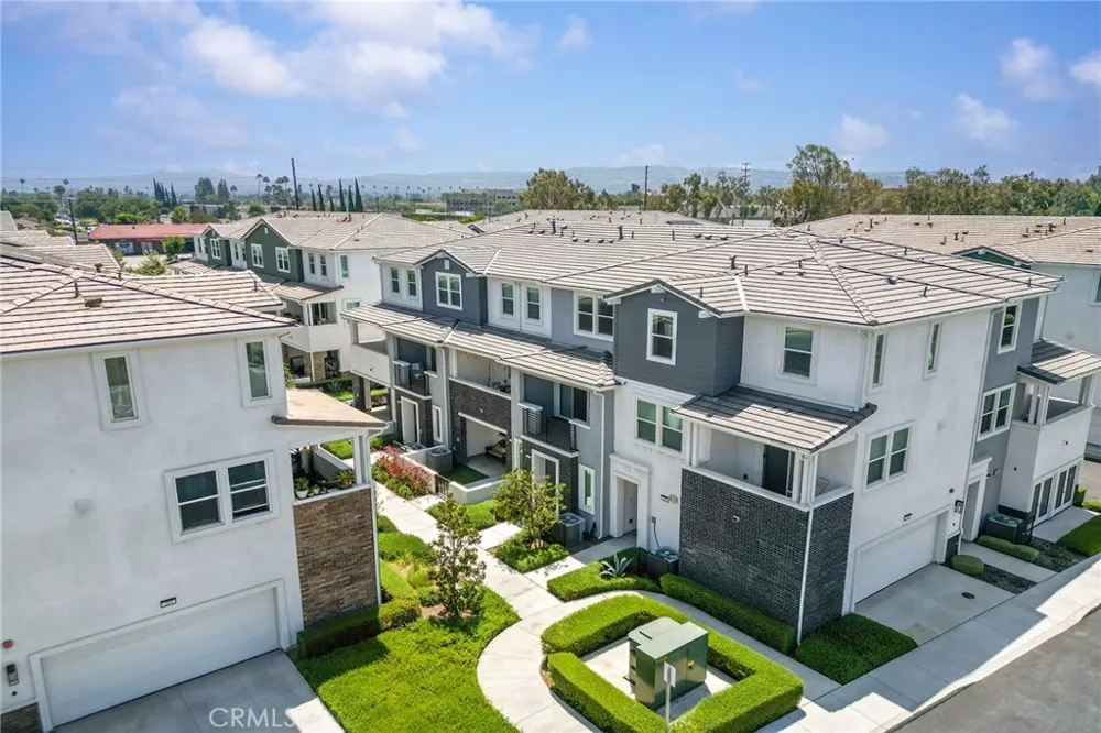 236 lockhart Way West Covina, CA 91790