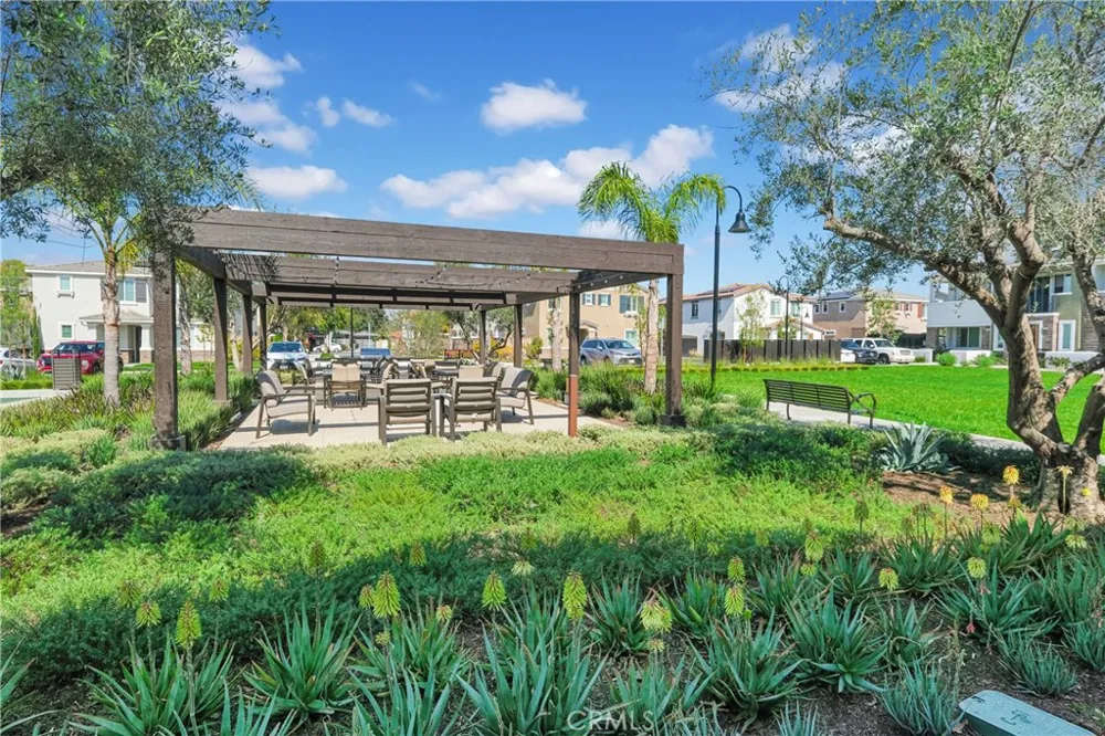 236 lockhart Way West Covina, CA 91790