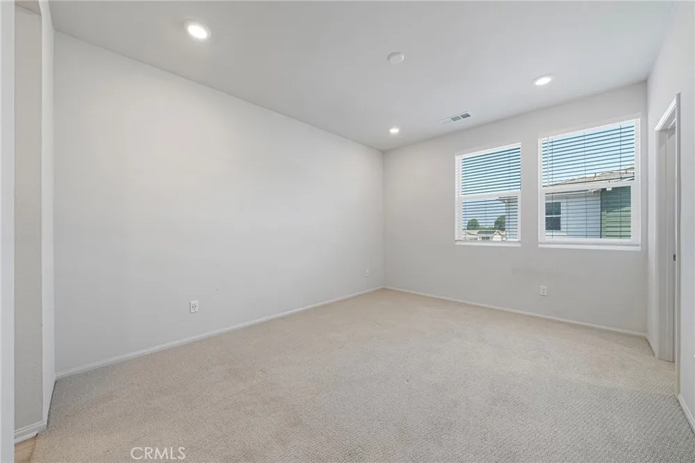 236 lockhart Way West Covina, CA 91790