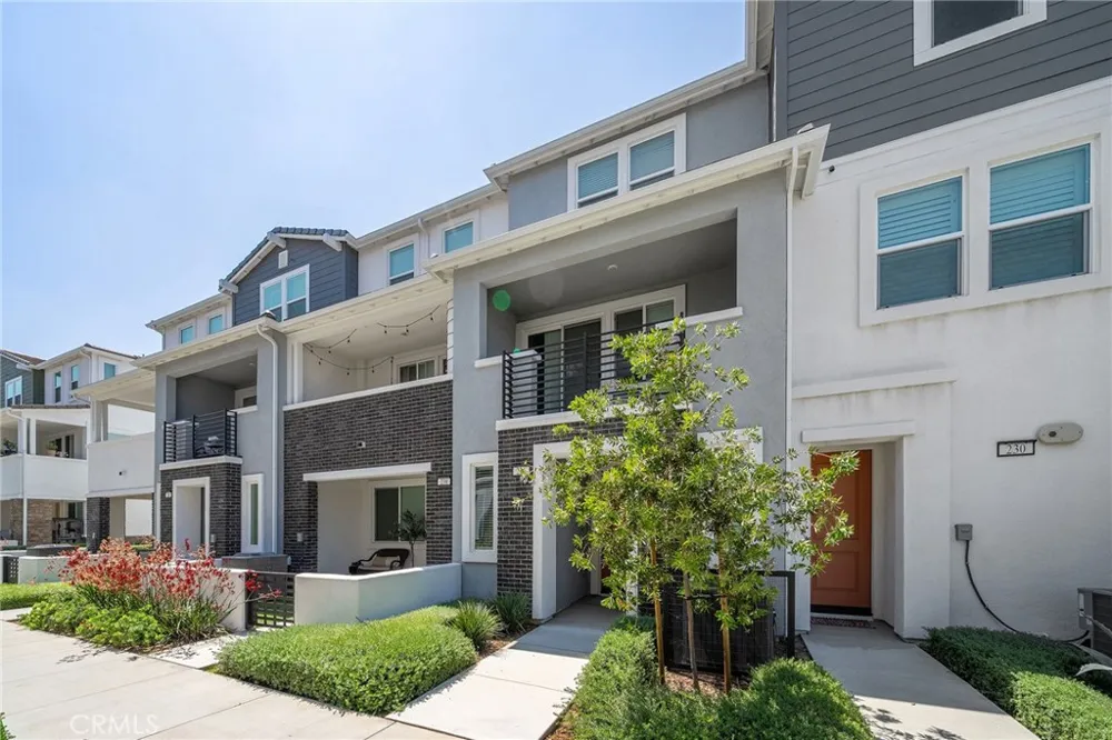 236 lockhart Way West Covina, CA 91790