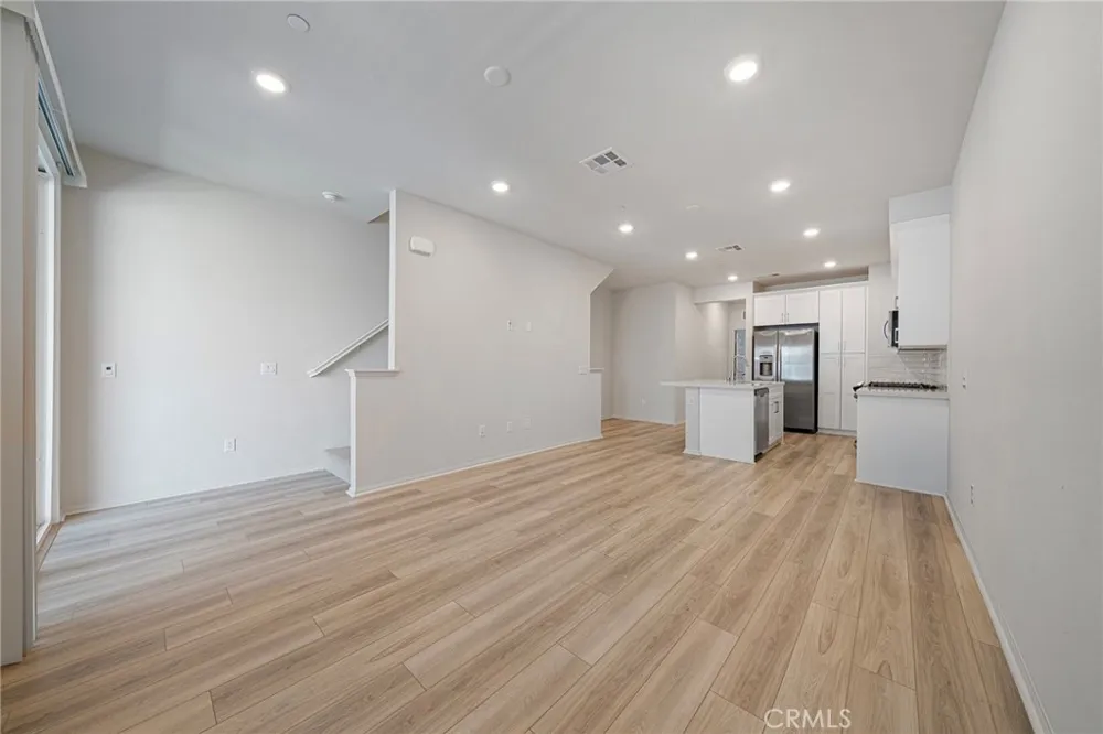 236 lockhart Way West Covina, CA 91790