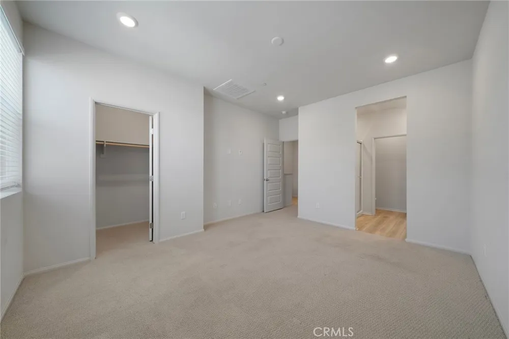 236 lockhart Way West Covina, CA 91790