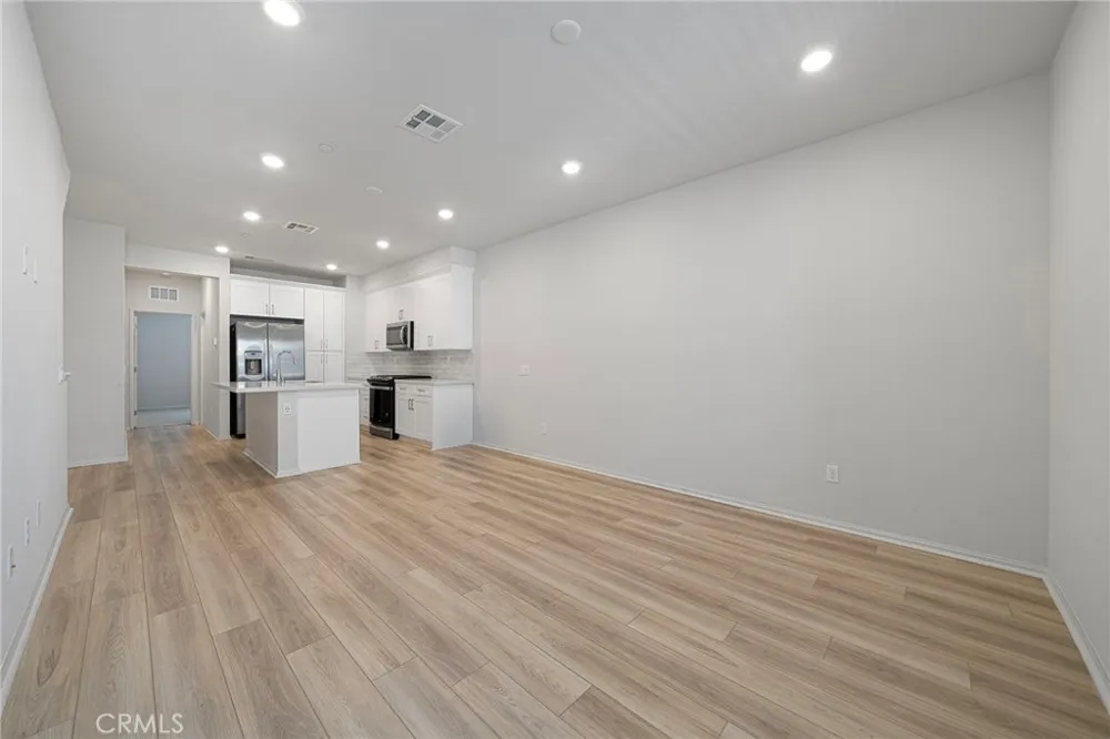 236 lockhart Way West Covina, CA 91790