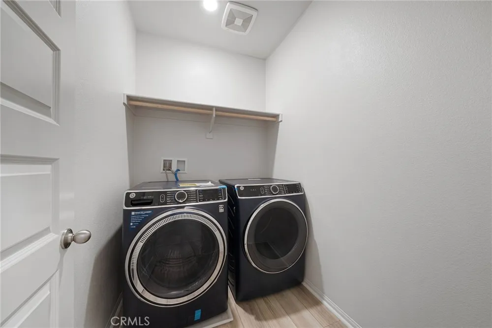 236 lockhart Way West Covina, CA 91790
