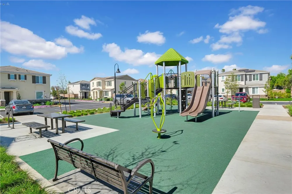 236 lockhart Way West Covina, CA 91790