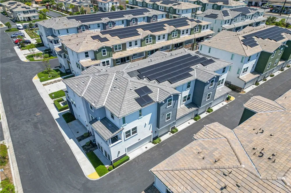 236 lockhart Way West Covina, CA 91790