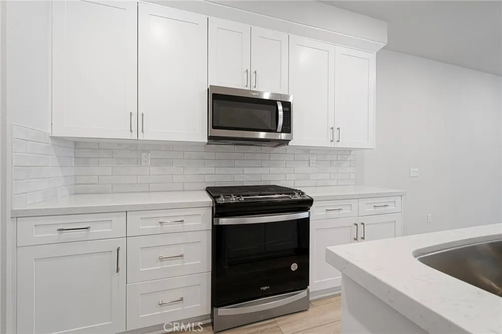 236 lockhart Way West Covina, CA 91790