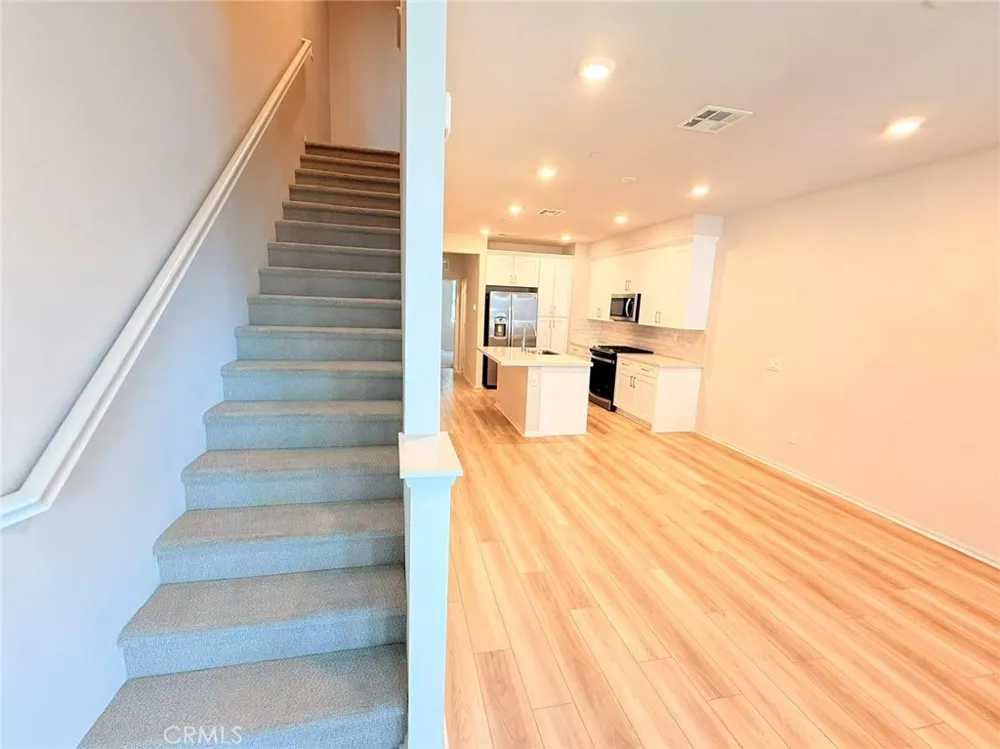 236 lockhart Way West Covina, CA 91790