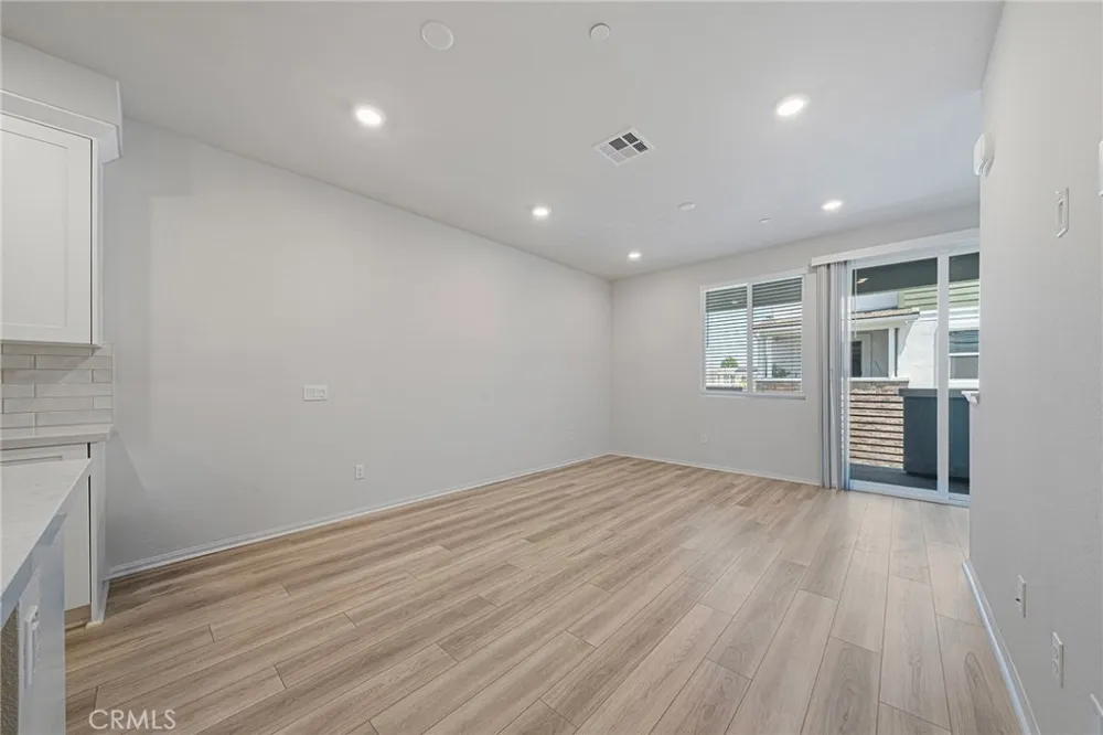 236 lockhart Way West Covina, CA 91790