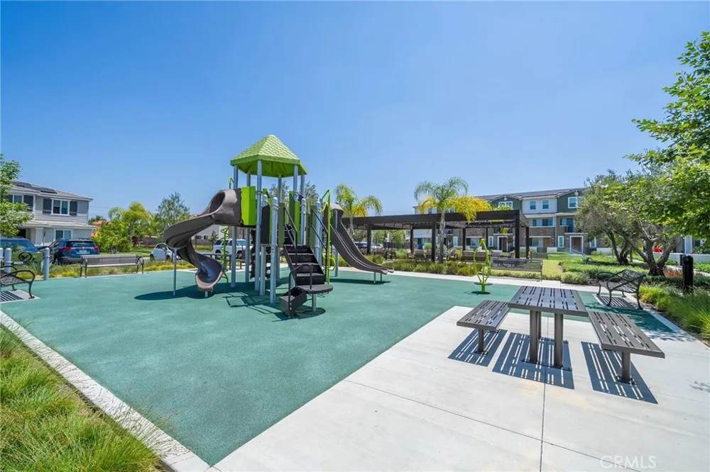 236 lockhart Way West Covina, CA 91790