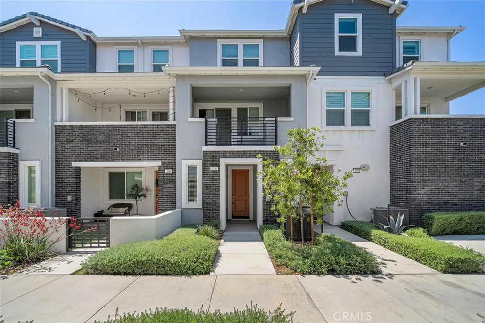 236 lockhart Way West Covina, CA 91790
