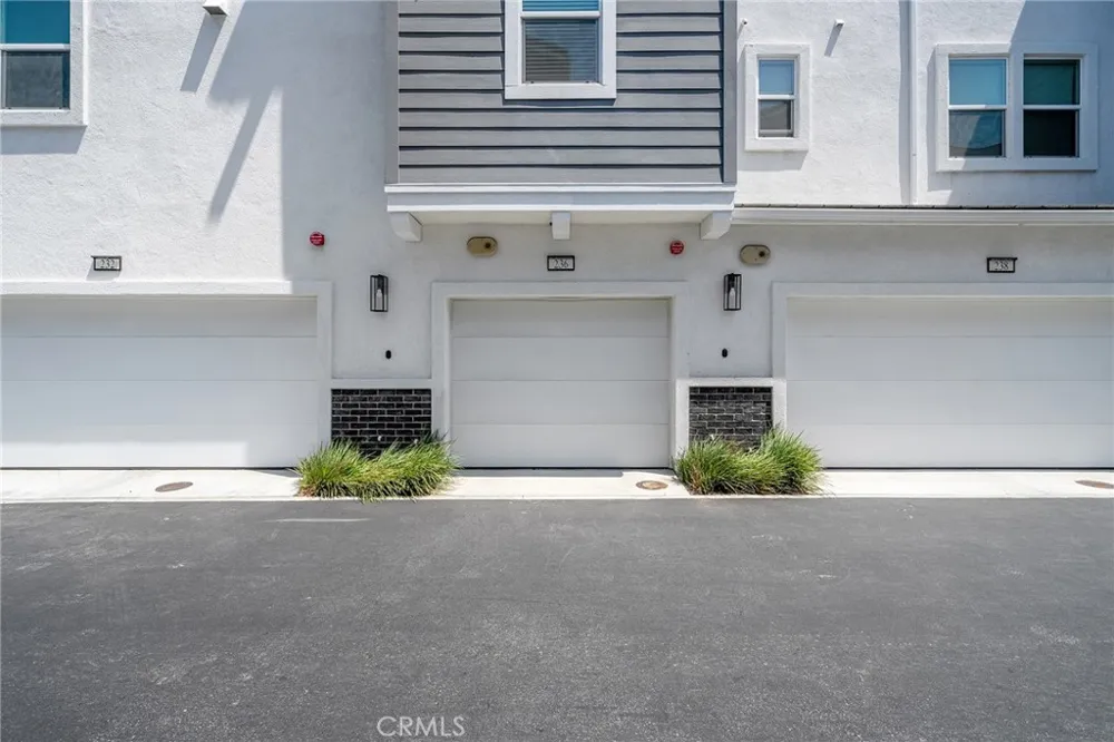 236 lockhart Way West Covina, CA 91790