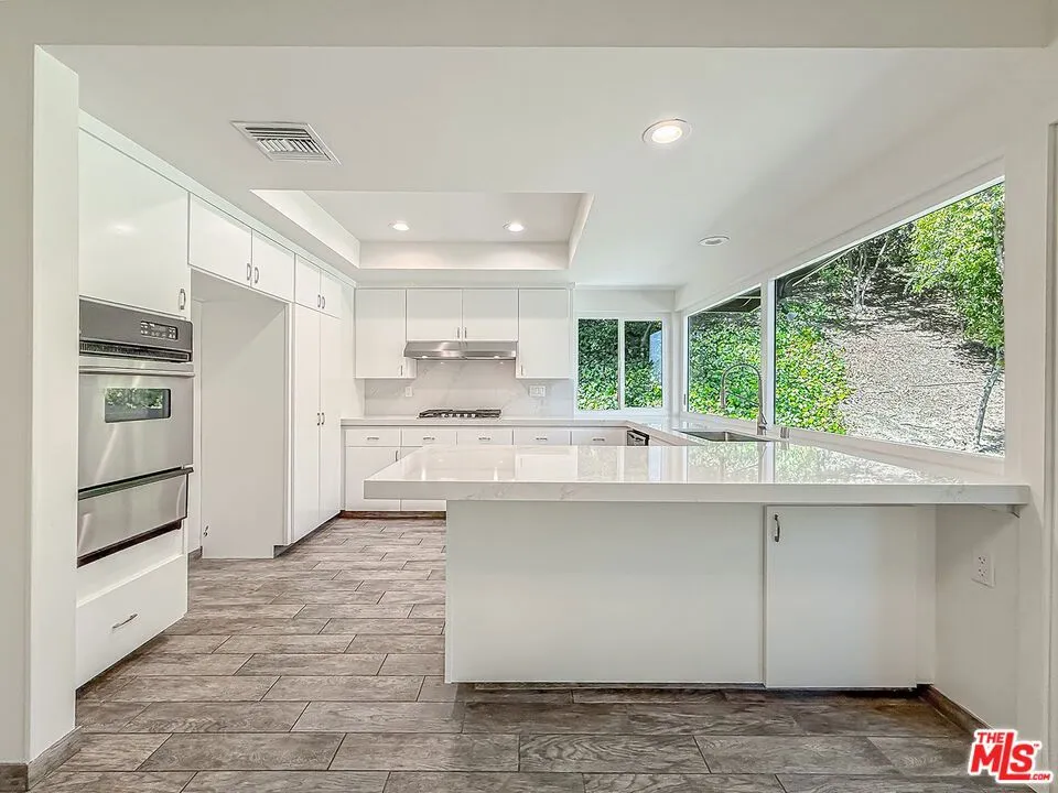 4117 Ellenita Avenue Tarzana, CA 91356