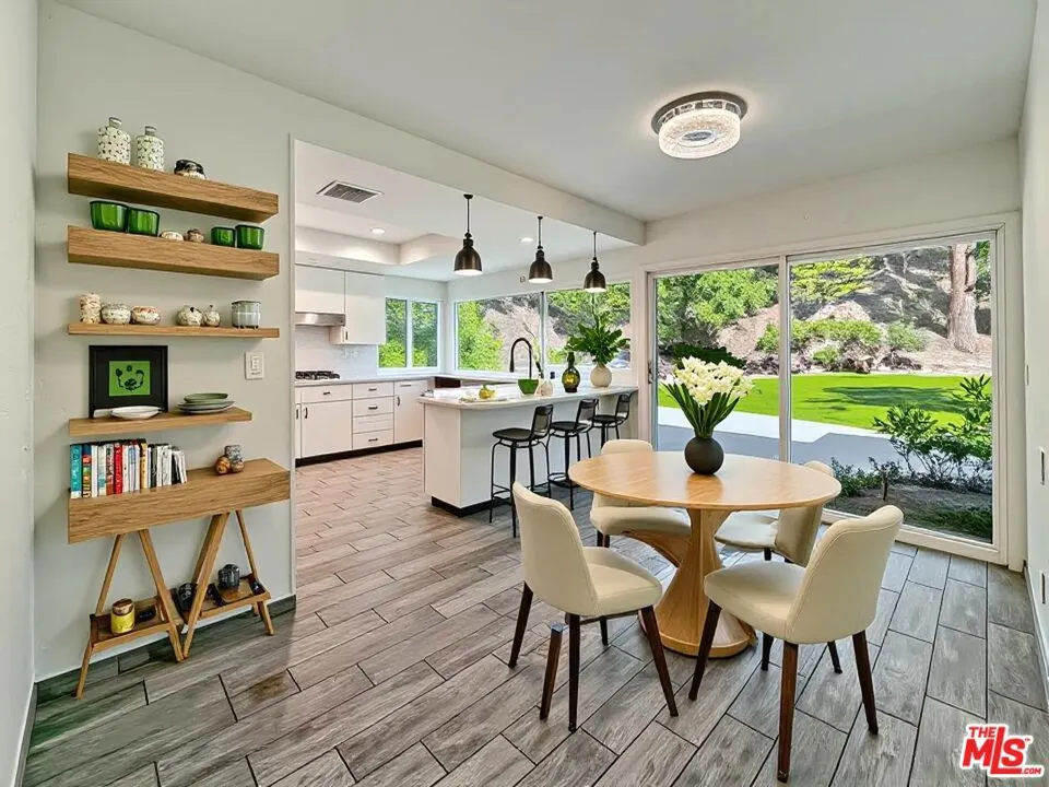 4117 Ellenita Avenue Tarzana, CA 91356