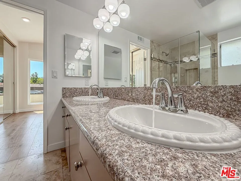 4117 Ellenita Avenue Tarzana, CA 91356