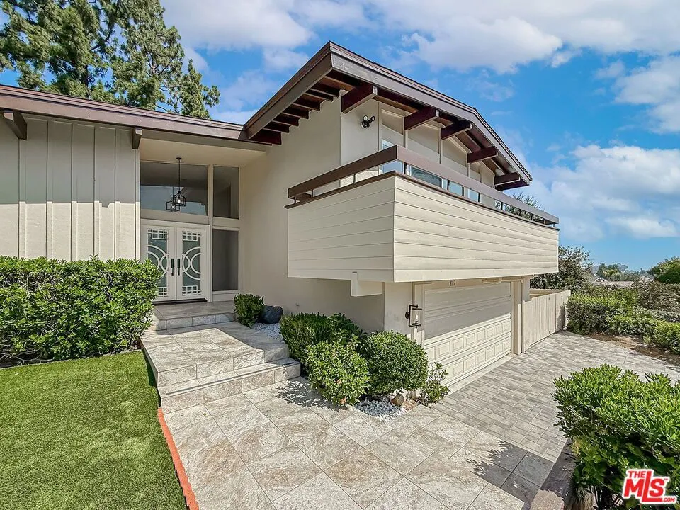 4117 Ellenita Avenue Tarzana, CA 91356