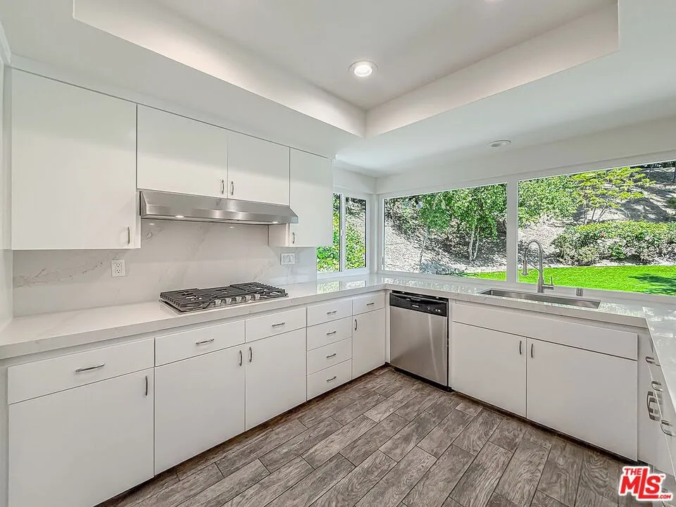 4117 Ellenita Avenue Tarzana, CA 91356