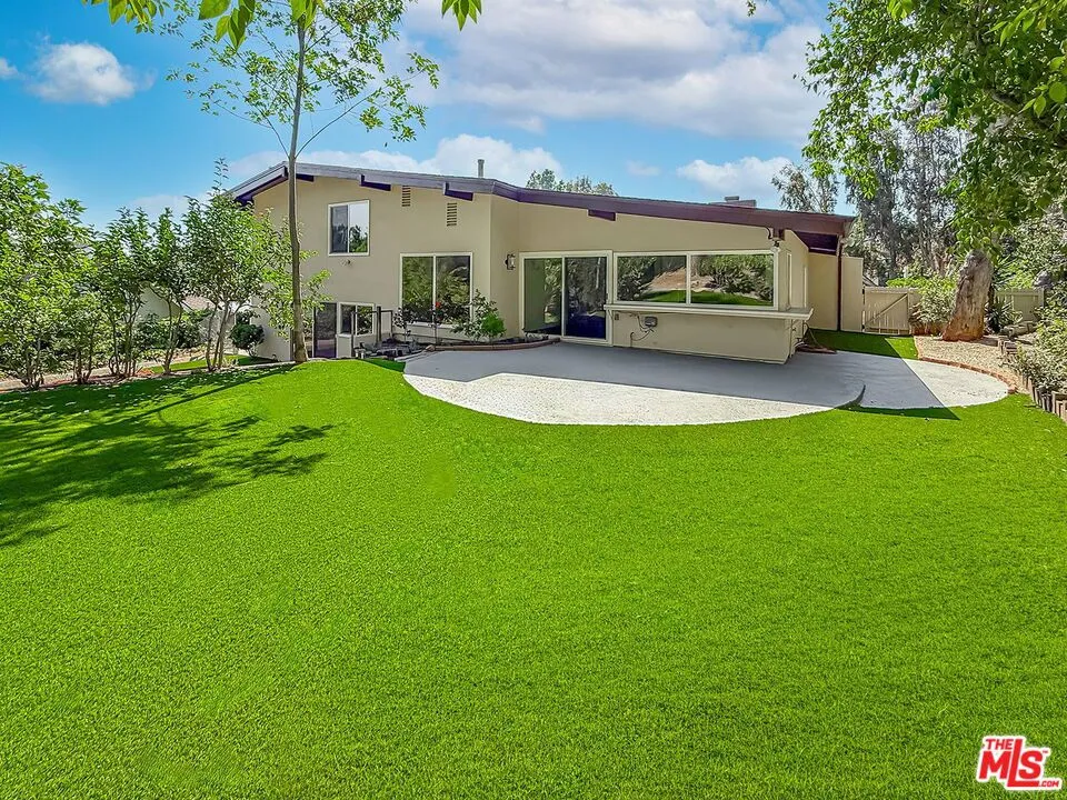 4117 Ellenita Avenue Tarzana, CA 91356