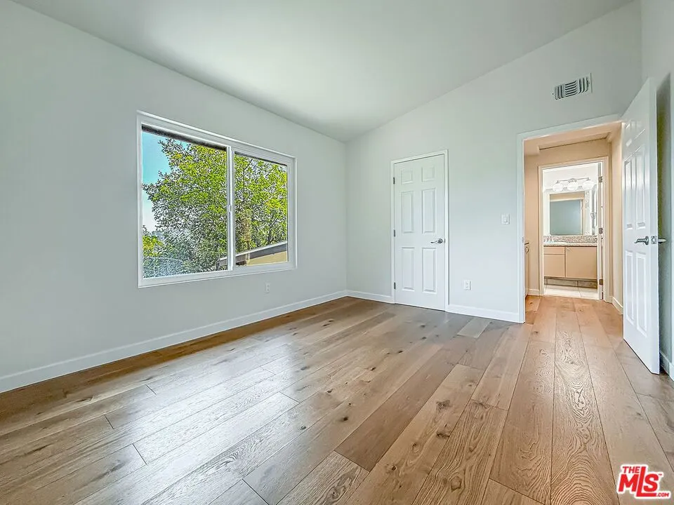 4117 Ellenita Avenue Tarzana, CA 91356