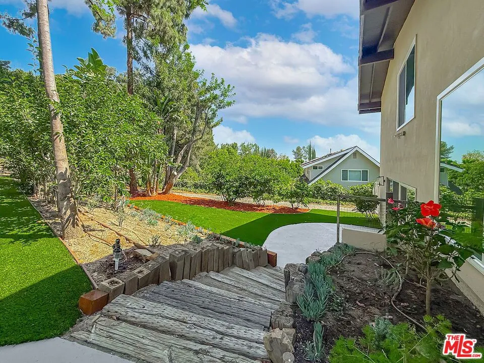 4117 Ellenita Avenue Tarzana, CA 91356