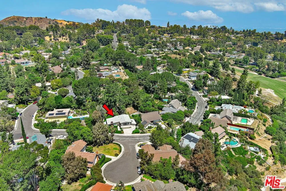 4117 Ellenita Avenue Tarzana, CA 91356