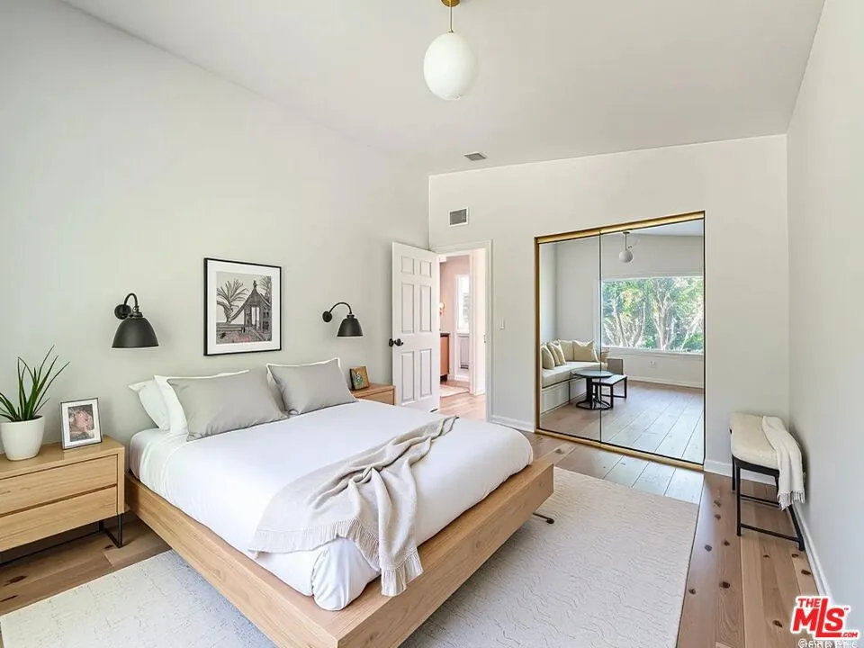 4117 Ellenita Avenue Tarzana, CA 91356
