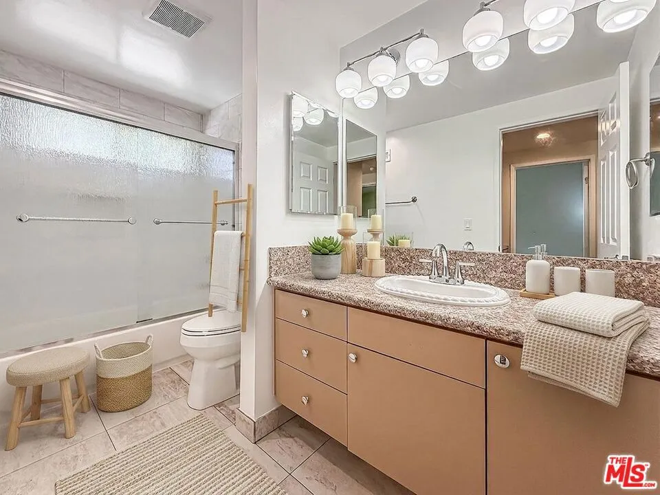 4117 Ellenita Avenue Tarzana, CA 91356