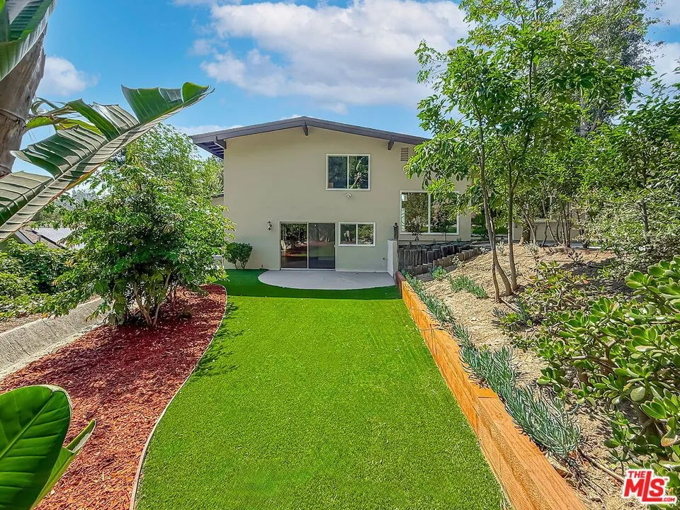 4117 Ellenita Avenue Tarzana, CA 91356