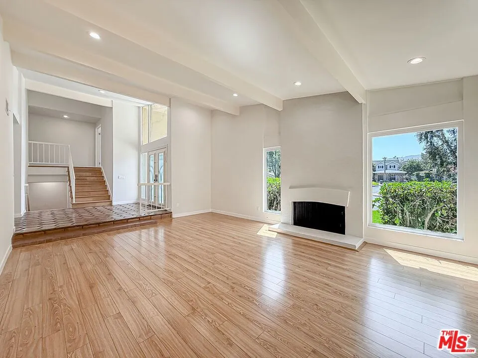 4117 Ellenita Avenue Tarzana, CA 91356