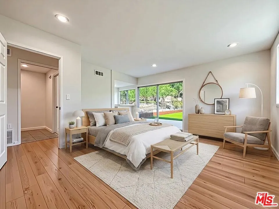 4117 Ellenita Avenue Tarzana, CA 91356