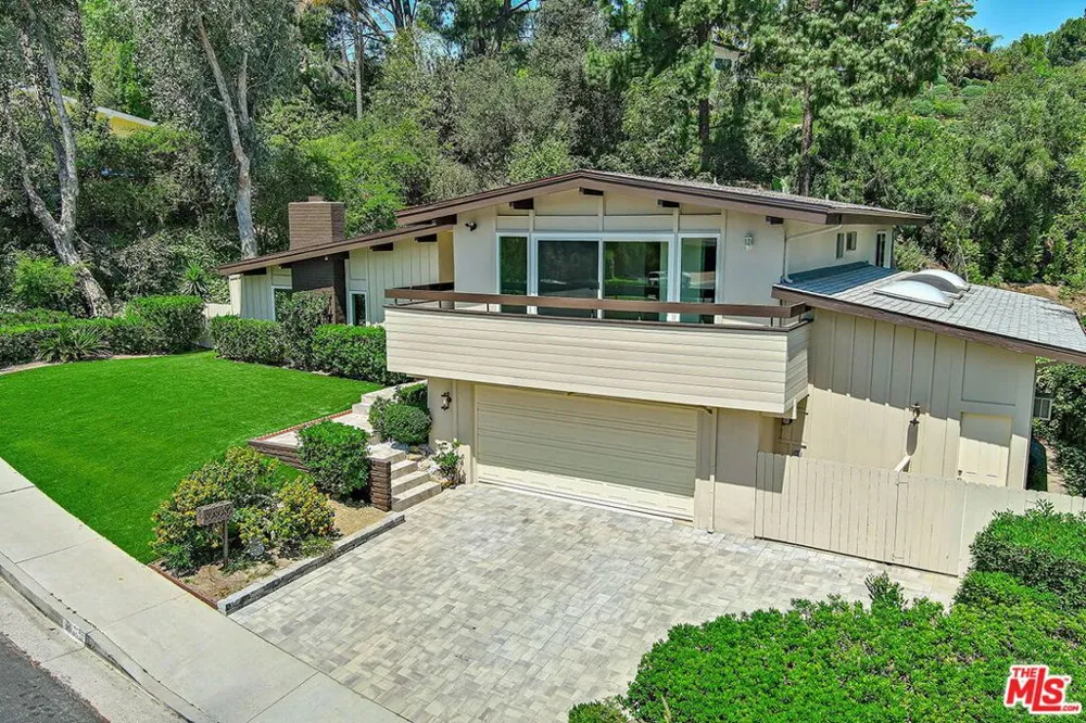 4117 Ellenita Avenue Tarzana, CA 91356