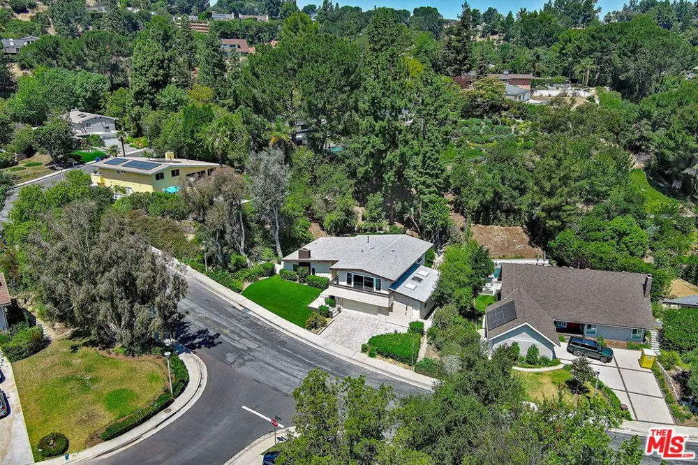 4117 Ellenita Avenue Tarzana, CA 91356