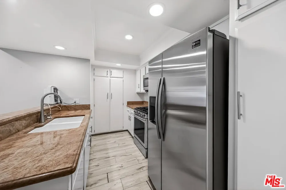 2700 Cahuenga Boulevard #4220 Los Angeles, CA 90068