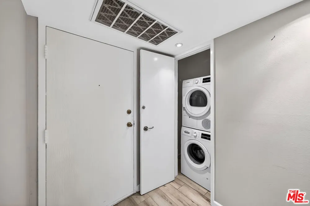 2700 Cahuenga Boulevard #4220 Los Angeles, CA 90068