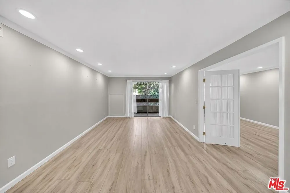 2700 Cahuenga Boulevard #4220 Los Angeles, CA 90068