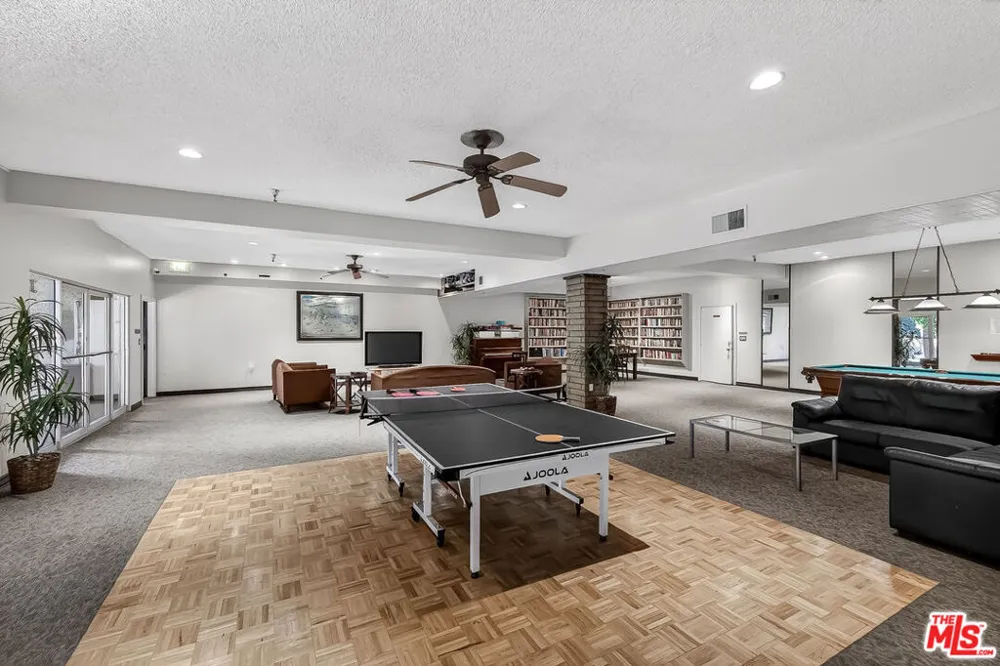 2700 Cahuenga Boulevard #4220 Los Angeles, CA 90068