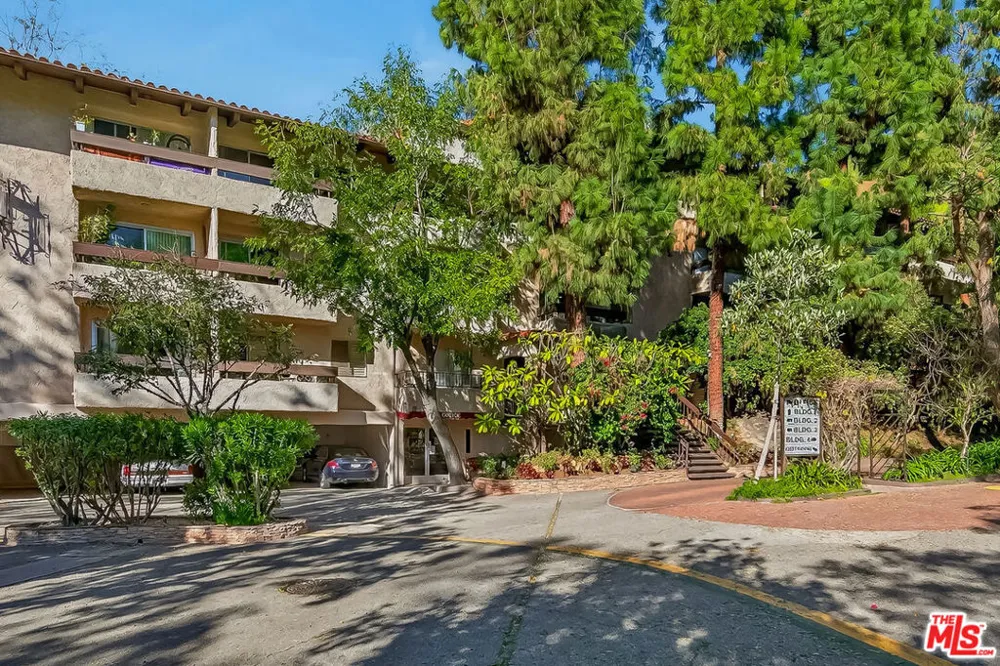 2700 Cahuenga Boulevard #4220 Los Angeles, CA 90068