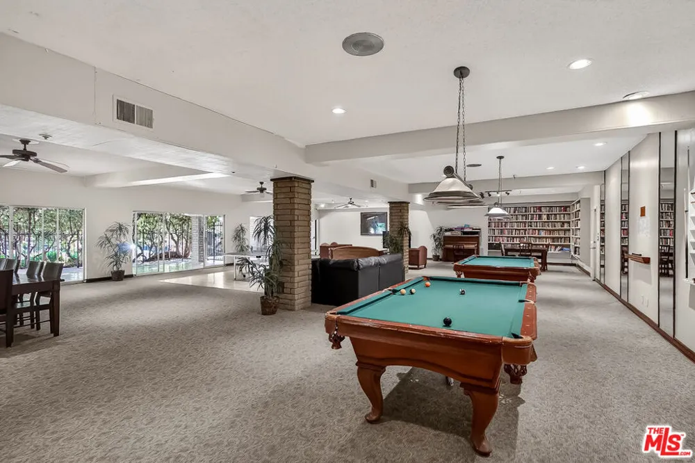 2700 Cahuenga Boulevard #4220 Los Angeles, CA 90068