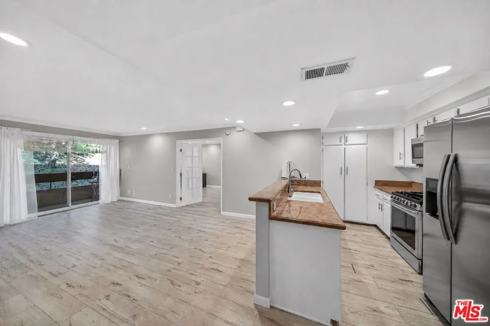 2700 Cahuenga Boulevard #4220 Los Angeles, CA 90068