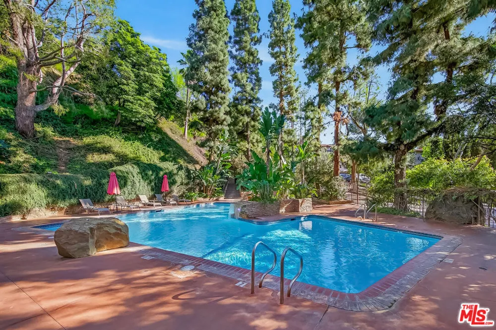 2700 Cahuenga Boulevard #4220 Los Angeles, CA 90068