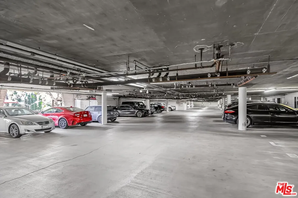 2700 Cahuenga Boulevard #4220 Los Angeles, CA 90068