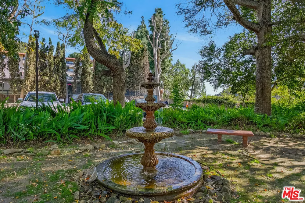 2700 Cahuenga Boulevard #4220 Los Angeles, CA 90068