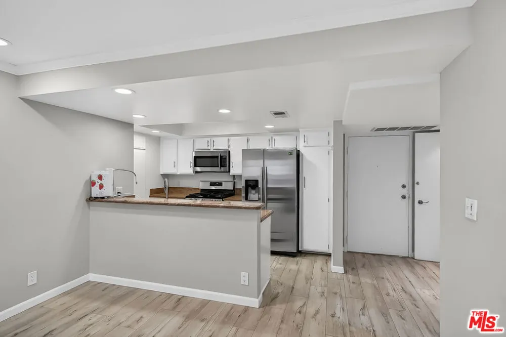 2700 Cahuenga Boulevard #4220 Los Angeles, CA 90068