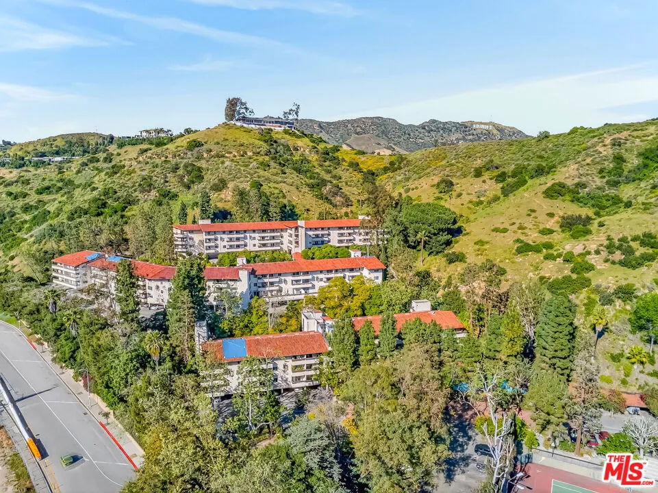 2700 Cahuenga Boulevard #4220 Los Angeles, CA 90068